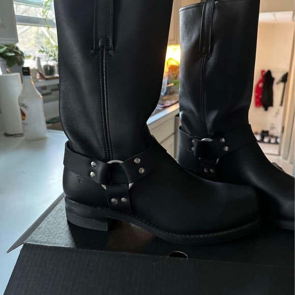 Men’s Frye Boots - Picture 2 of 5